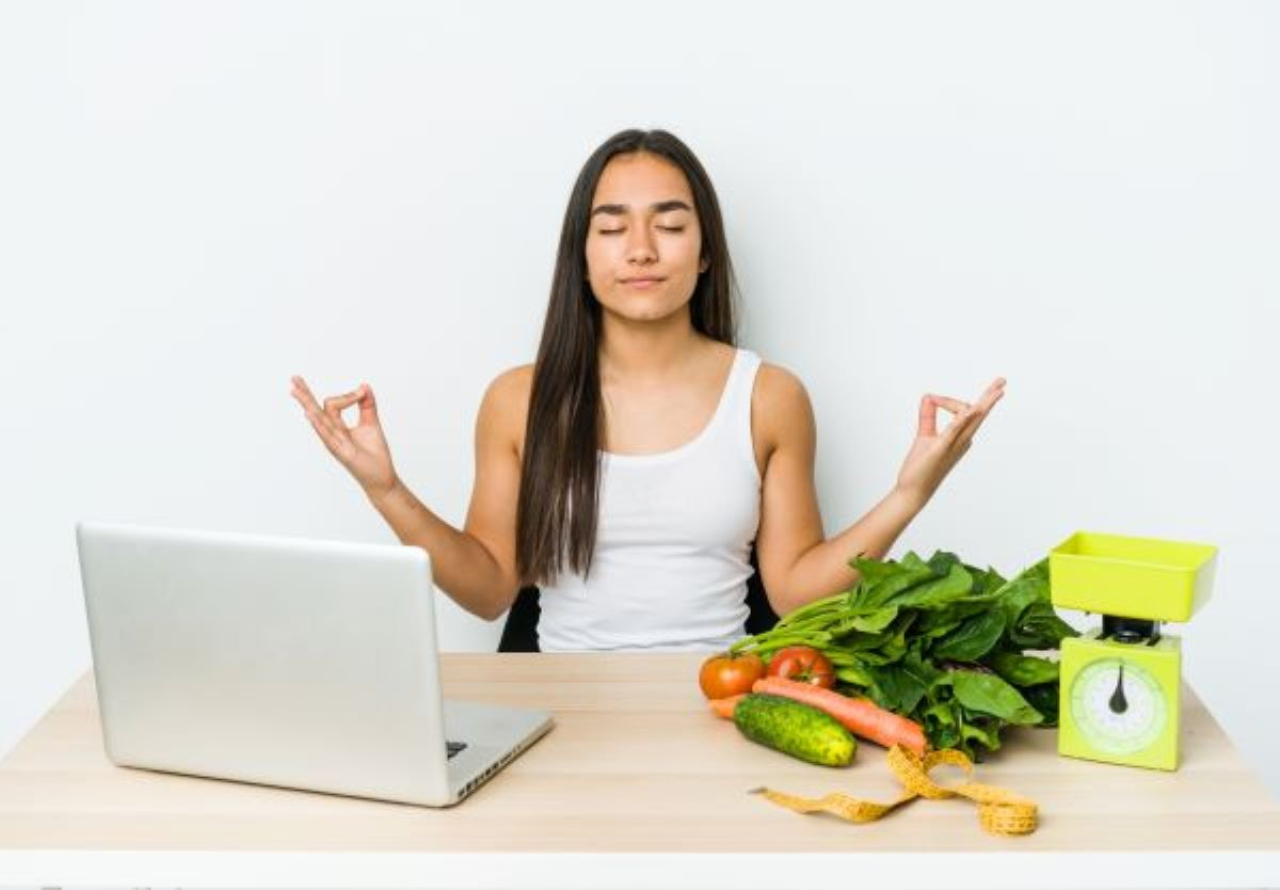 VERANO EN EQUILIBRIO: CONSEJOS PARA UNA ALIMENTACIÓN SALUDABLE SIN COMPROMETER LA SALUD MENTAL